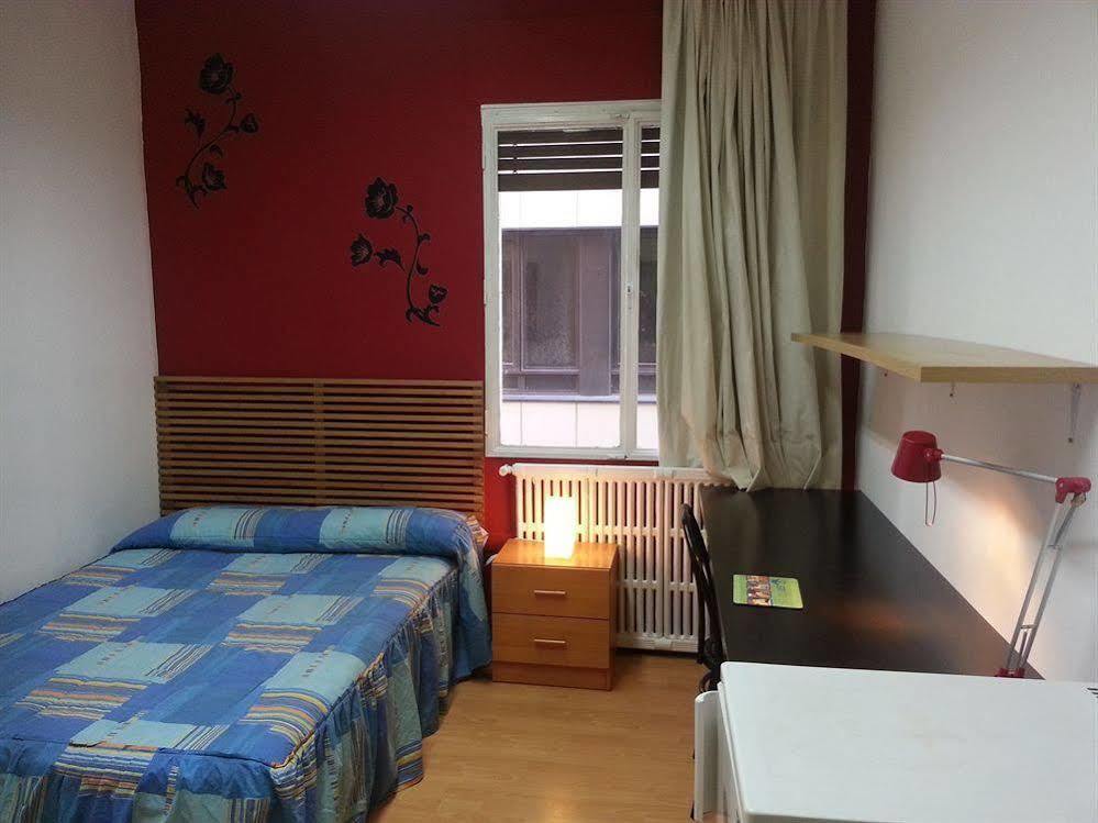 Residencia Universitaria San Marius- Muntaner Apartment Barcelona